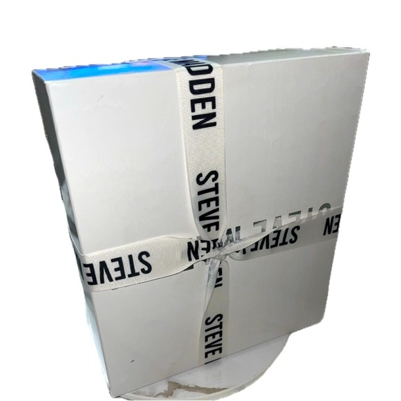 Steve Madden Women's Hat & Scarf Set Black/Gray, One Size, NWT - Picture 5 of 8